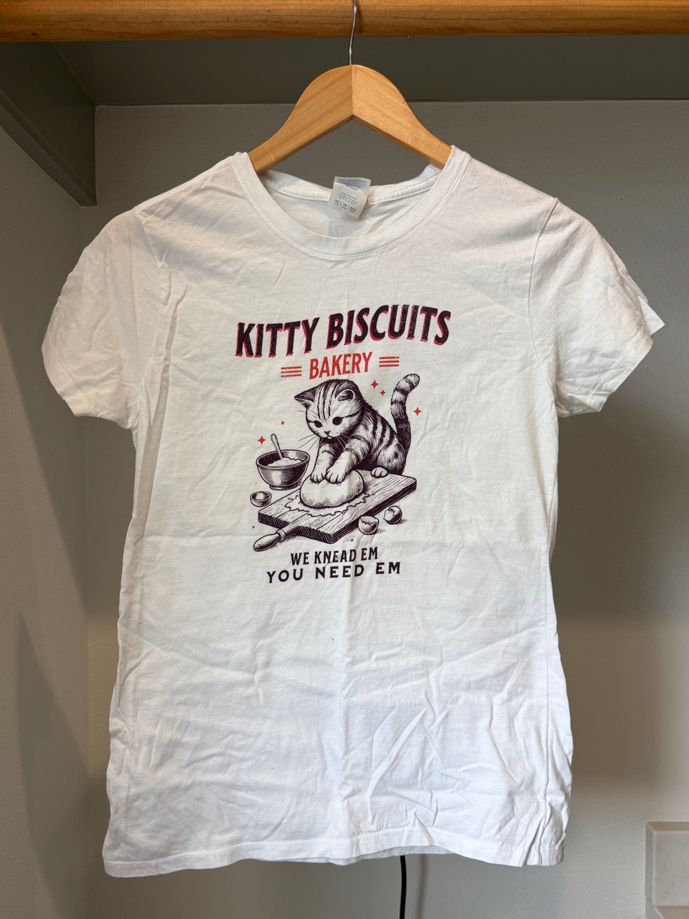 NWOT Kitty Biscuits Bakery White Cat Graphic Tee, XS